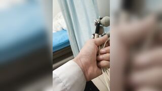 Bác sĩ đặt cam quay lén vú bênh nhân p3