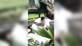 2 em hs lén lút ngoài công viên
