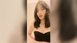 THẢO NHI , 2K10 VÀO NHÀ TẮM KHOE VÚ , GỬI CHO BỐ DƯỢNG XEM