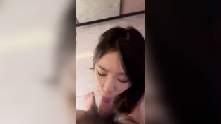 Xích cổ huấn luyện chó cái mình dâm liếm đế giày r liếm cu cực dâm dục