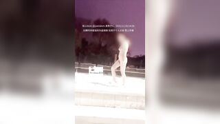 Ở truồng nghịch tuyết
