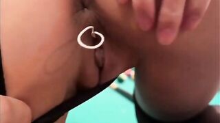 Cô gái gắn sextoi vào lồn đánh bida