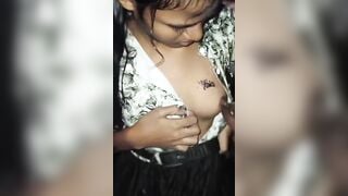 Em ấn độ xăm lên vú, bị thợ xăm nắm đầu vú,..