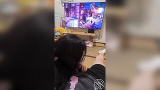 Ở nhà 1 mình với bé e họ loli nhỏ nhắn dâm đãng vừa xem phim vừa bú cu đụ nhau