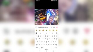 Em tay vịn live tik tok bị khách sờ vú
