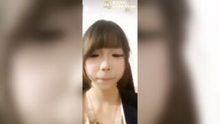 Nữ sinh ở ktx 1 mình nứng lồn quay video móc lồn