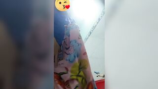 Đặt cam quay lén nhà con bạn thân lớp 10 đi đái