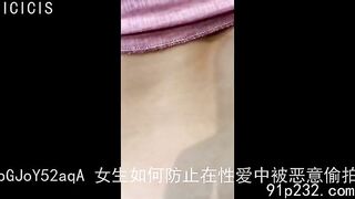 Doggy e ghệ dâm xinh trước gương trong phòng