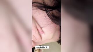 Cận cảnh vú của em loli mới lớn bé tự chà vú rồi rên luôn chắc cũng sướng lắm