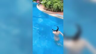 Chị gái nứng lồn ra đường khỏa thân đi bộ