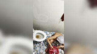 quay lén em gái say xỉn đi tắm mặt siêu phê