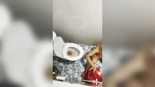 quay lén em gái say xỉn đi tắm mặt siêu phê