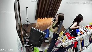Hack cam quay lén trong tiệm photobooth toàn các e teen xinh đẹp thay đồ p10