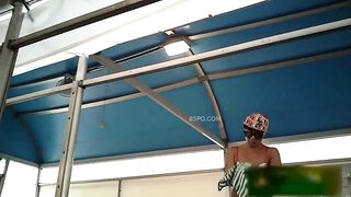 Quay lén thay đồ bên trong phòng tắm hồ bơi của các em teen Hàn Quốc