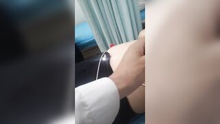 Quay lén đưa chị dâu vú to đi khám ngực