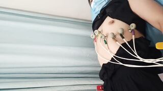 Quay lén đưa chị dâu vú to đi khám ngực p2