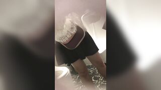 quay lén gái xinh đi đái - phần 2