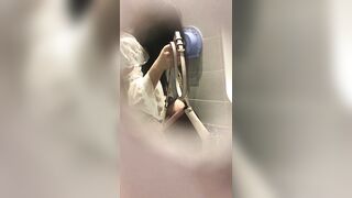 quay lén gái xinh đi đái - phần 2