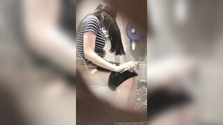 rình mò quay lén gái xinh đi đái trong nhà vệ sinh công cộng