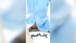 bé sinh viên vừa xem tiktok vữa cươi ngựa