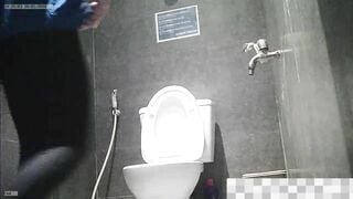 quay lén em sinh viên áo đoàn đi đái trong nhà vệ sinh của trường