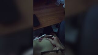 giờ nghỉ trưa ở văn phòng lén nghịch vú em đồng nghiệp