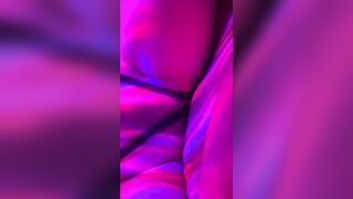 Người yêu rủ qua phòng tâm sự còn mặc đồ ngủ ren xuyên thấu