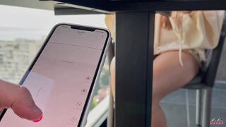 Chơi máy rung public bắn nước ra sàn nhà hàng