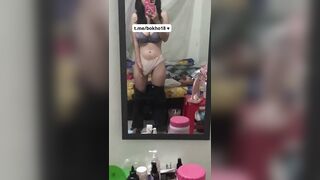 Bé ny ở nhà chán quá kh bt lmj nên quay clip khỏa thân cho trai xem