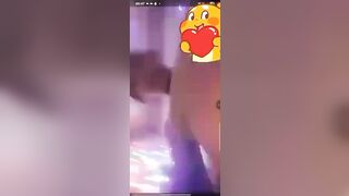 Gái call lol cho người yêu xem