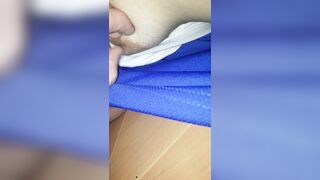 e họ ngủ tranh thủ bóp vú p1