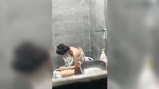 Seri Quay lén em gái hàng xóm