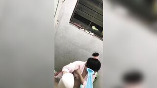 quay lén em hàng xóm kính cận tắm chuồng