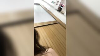 Tố Uyên k8 móc lén trong tolet