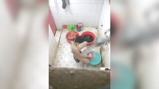 Quay lén con em họ đi tắm Vú Lồn cực gây nứng