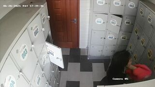hack cam phòng thay đồ nữ ở bể bơi - phần 1