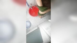 đặt cam quay lén nhà tắm nhà hàng xóm đi tắm nhìn nứng quá