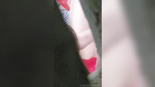 bé sinh viên chung dãy trọ thủ dâm mà mở hé cửa