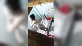quay lén bé phòng bên tắm chuồng nhìn em nó ngon quá