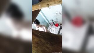 quay lén bé phòng bên tắm chuồng nhìn em nó ngon quá