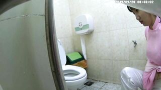 quay lén cô giáo mầm non xinh xắn đi đái - phần 1