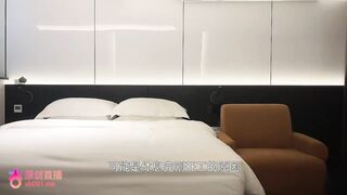 杏吧洪七 9 今天返场的一个妹子可能是休息完刚开工的原因刚搞就痛得不行妹纸只能退钱给我又换了个第一天下海的清纯小妹下面特别紧搞得她直喊想尿