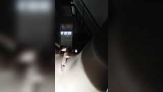 Em gái thủ dâm khi ba mẹ đi làm