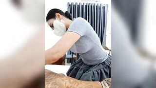 Thanh niên may mắn đc dâm nữ livetream gạ vào ks massage cho r cởi quần ra bú cu