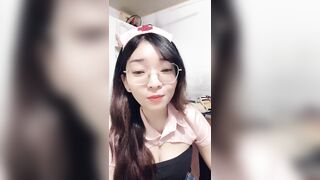 ngoanxinhiu e teen y tá live app show quả ngực siêu bự trắng múp của mình