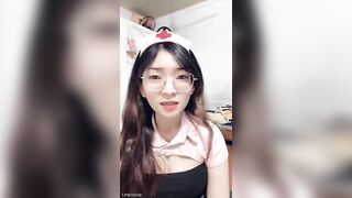 ngoanxinhiu e teen y tá live app show quả ngực siêu bự trắng múp của mình