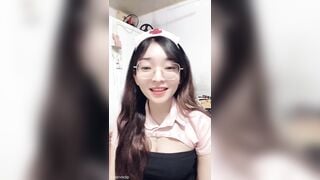 ngoanxinhiu e teen y tá live app show quả ngực siêu bự trắng múp của mình