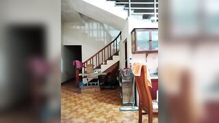 Máy bay có thân hình vệ nữ tự xử lên đỉnh
