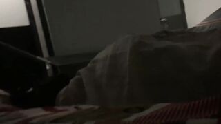 em đang ngủ nhưng anh vẫn địt xuất hết vào trong song lại lau cho em nó