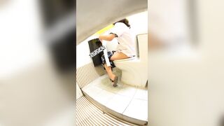 Đặt cam Quay lén em nữ sinh lớp 10 đi đái p4